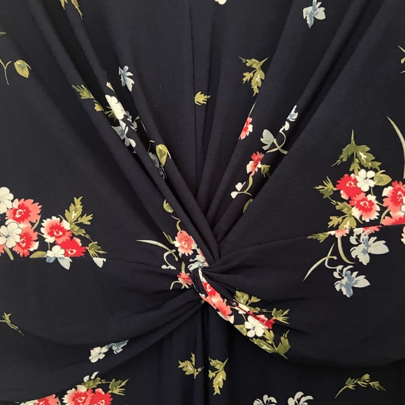 Chap’s XL  dress.  3/4 sleeve. Floral dress with gathering at front.  FLATTERING - Picture 9 of 16